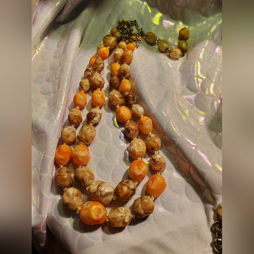 Vintage Coro Marble Orange and Tan Double Layered Bib Necklace Trending ♥️